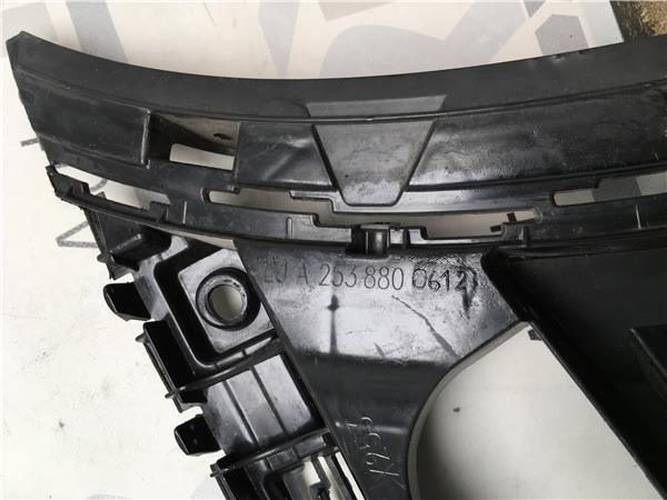 Soporte derecho paragolpes trasero W253
