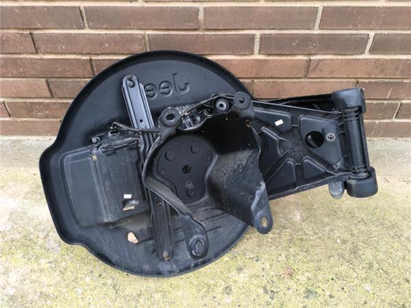 Soporte rueda repUesto Jeep Cherokee KJ