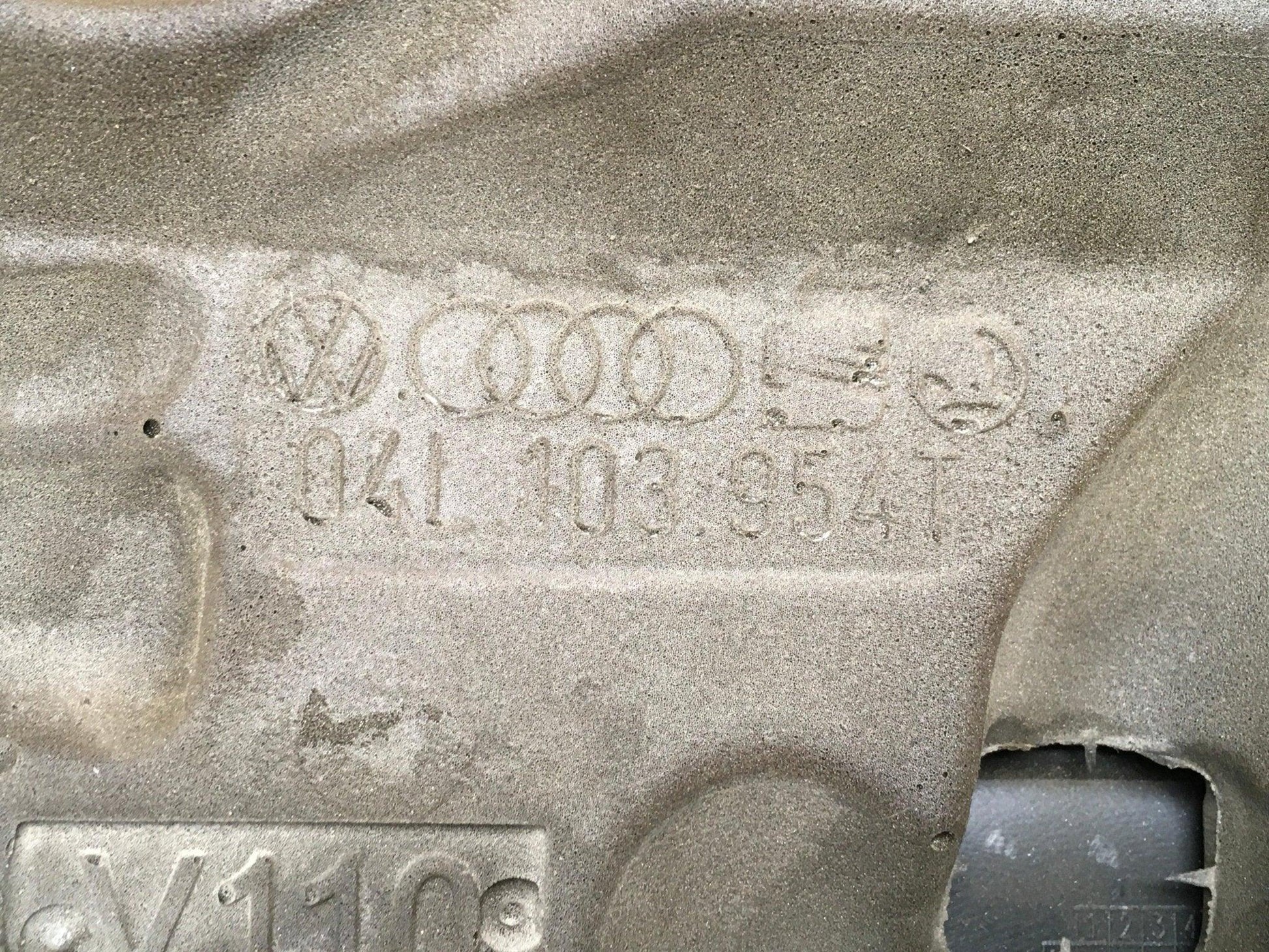 Tapa motor Seat 04L103954T